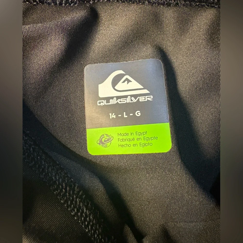 NWT Quiksilver Boys Black Long Sleeve Rashguard‎ Swim Shirt UPF 50 Summer